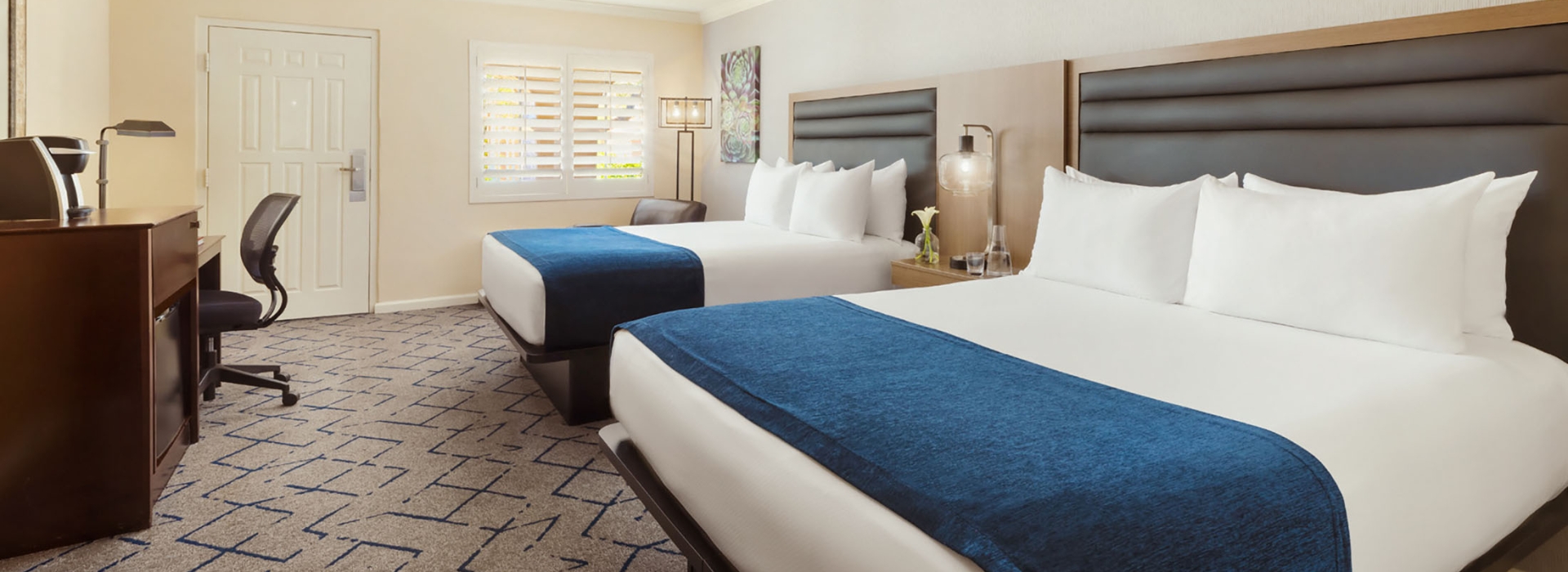 Deluxe Double Guest Room Courtyard Scottsdale Plaza Resort