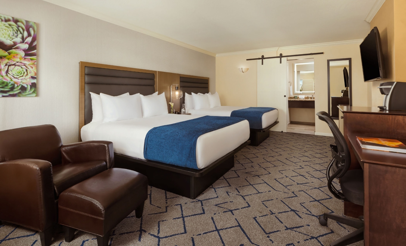 Image of a double deluxe guest room