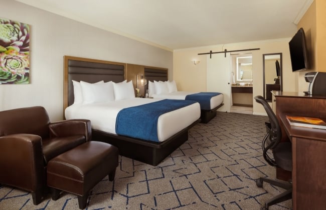 Image of a double deluxe guest room
