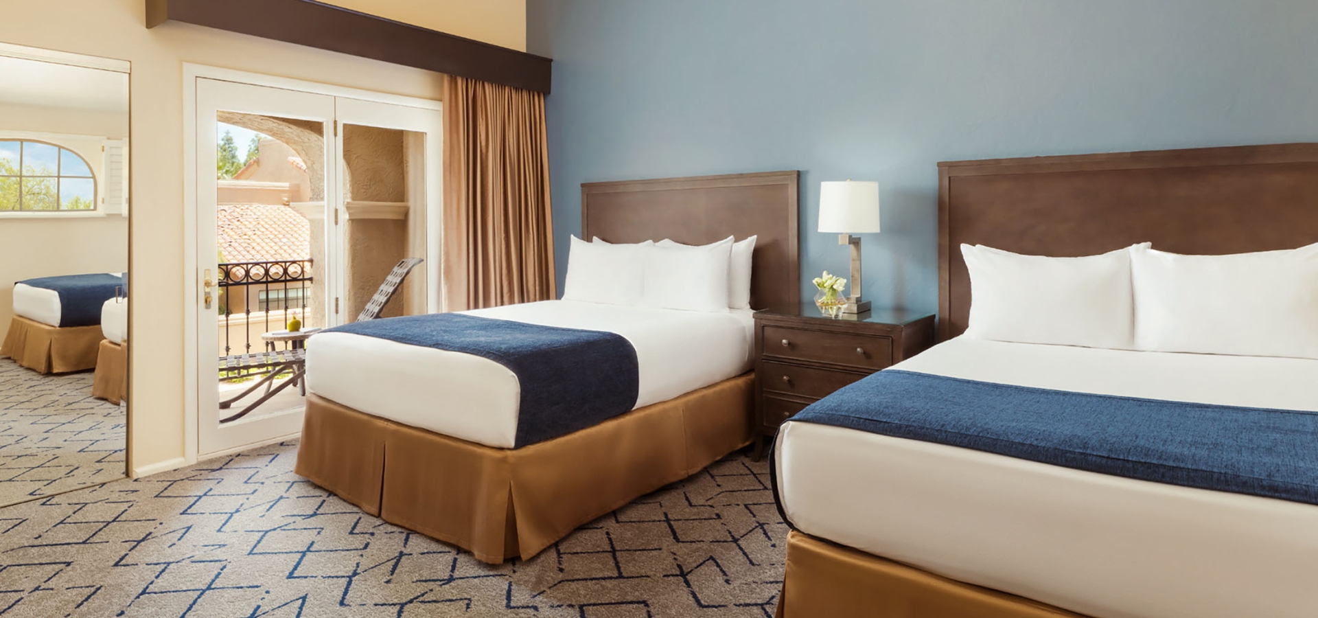 Two-Story Double Queen Villa Courtyard Pool