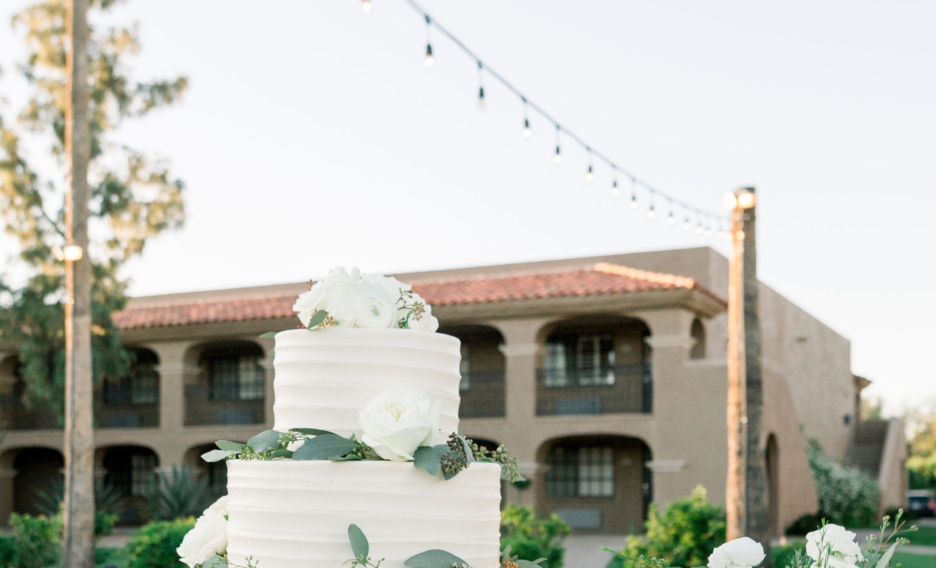 image of a wedding cake